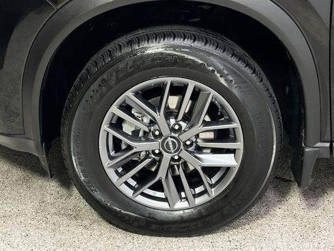 Used 2023 Nissan Rogue S image 16