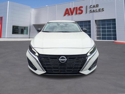 Used 2025 Nissan Altima 2.5 SV FWD image 2