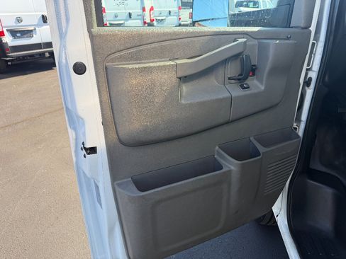 Used 2022 GMC Savana 3500 Extended w/ Power Convenience Package RWD image 18