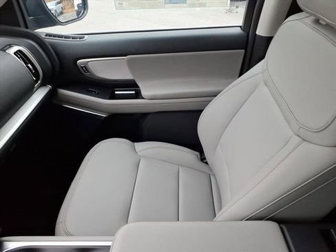 New 2025 Ford Expedition Active image 23