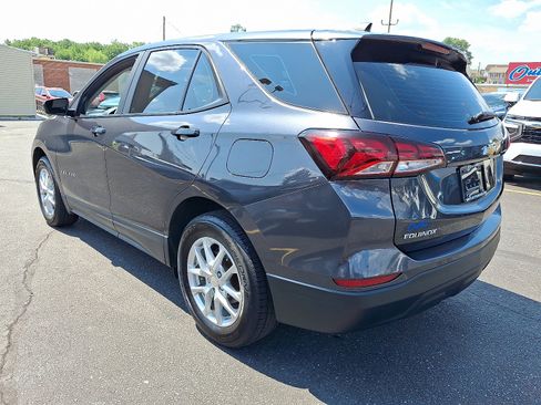 Used 2022 Chevrolet Equinox LS AWD/4WD image 3