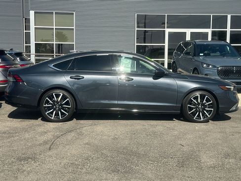 Used 2024 Honda Accord Touring image 3