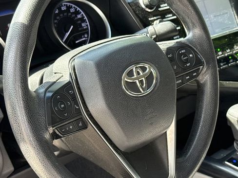 Used 2018 Toyota Camry LE FWD image 24