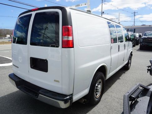 Used 2018 Chevrolet Express 2500 w/ Driver Convenience Package RWD image 5