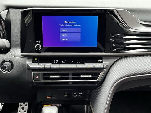 Used 2025 Toyota Camry SE image 15