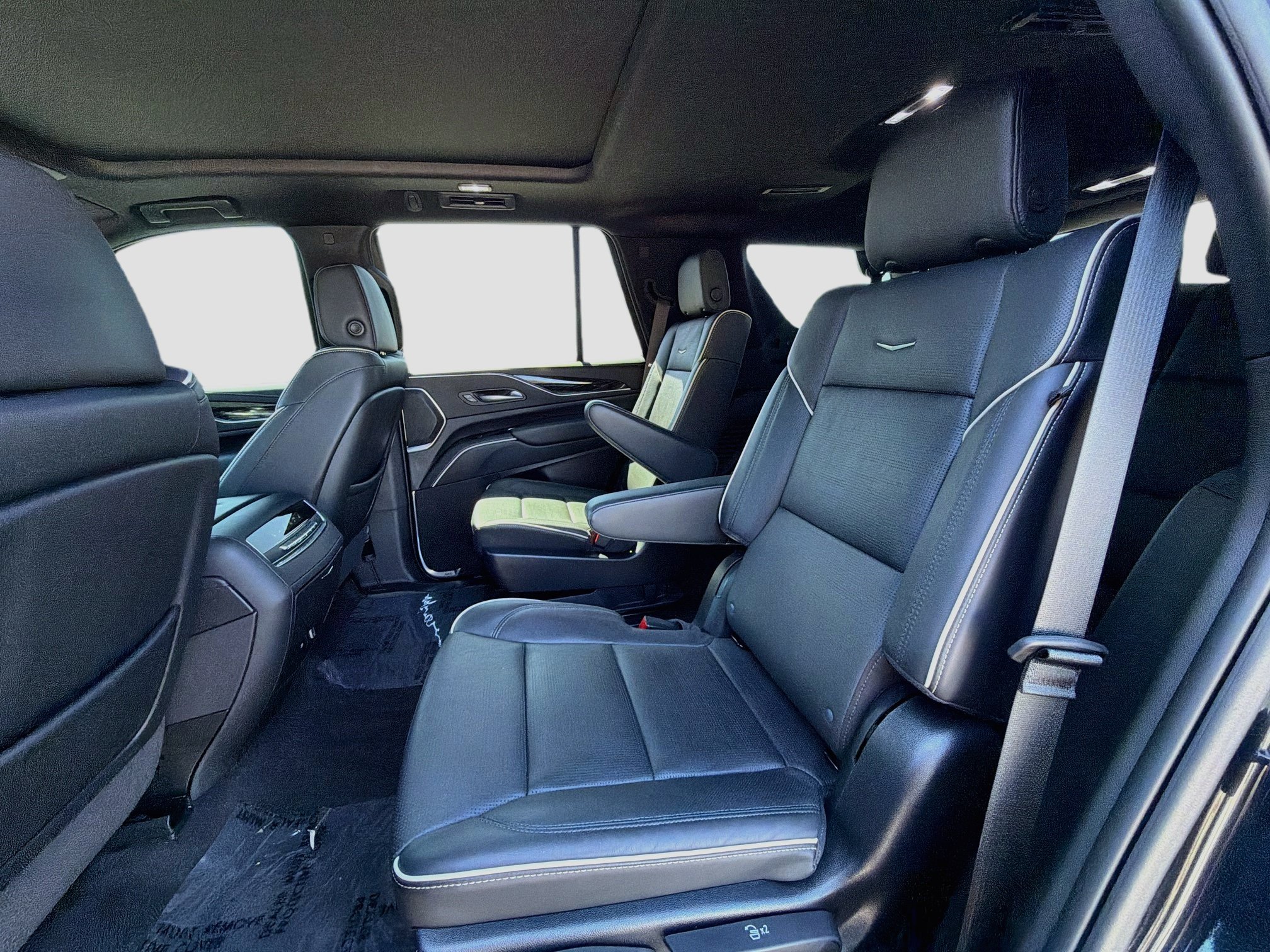 Used 2023 Cadillac Escalade Sport w/ LPO, ONYX Package RWD image 23