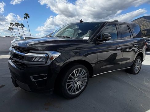 Used 2024 Ford Expedition Limited image 2