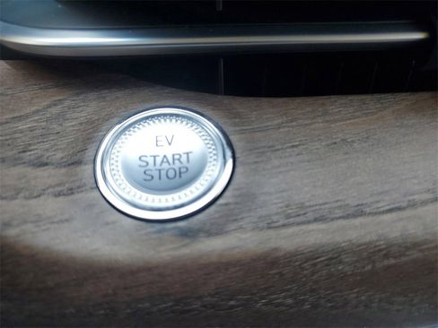 New 2023 Genesis G80 Base image 29