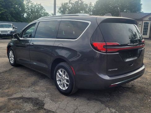 Used 2021 Chrysler Pacifica Touring-L w/ Uconnect Theater Family Group FWD image 6