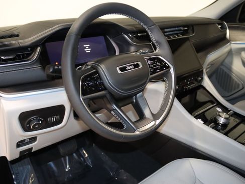 Used 2023 Jeep Grand Cherokee Overland image 42