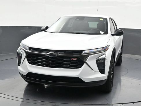 Used 2026 Chevrolet Trax RS FWD image 9