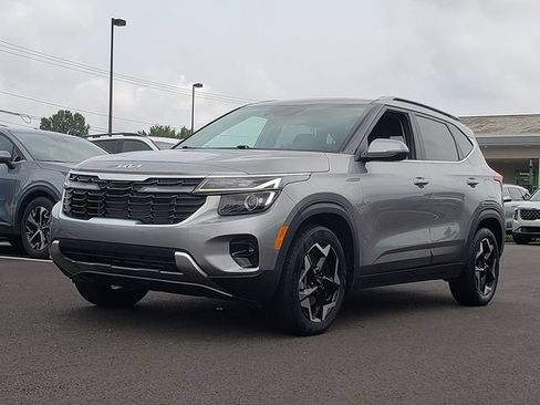 Certified 2024 Kia Seltos EX AWD/4WD image 2