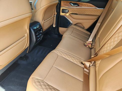 Used 2023 Jeep Grand Cherokee Summit AWD/4WD image 9