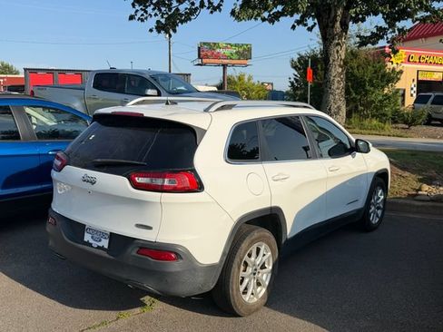 Used 2016 Jeep Cherokee Latitude FWD image 4