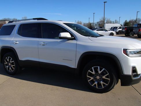 Used 2023 GMC Acadia SLT w/ Preferred Package image 3
