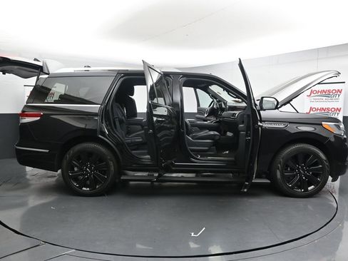 Used 2022 Lincoln Navigator Reserve image 27
