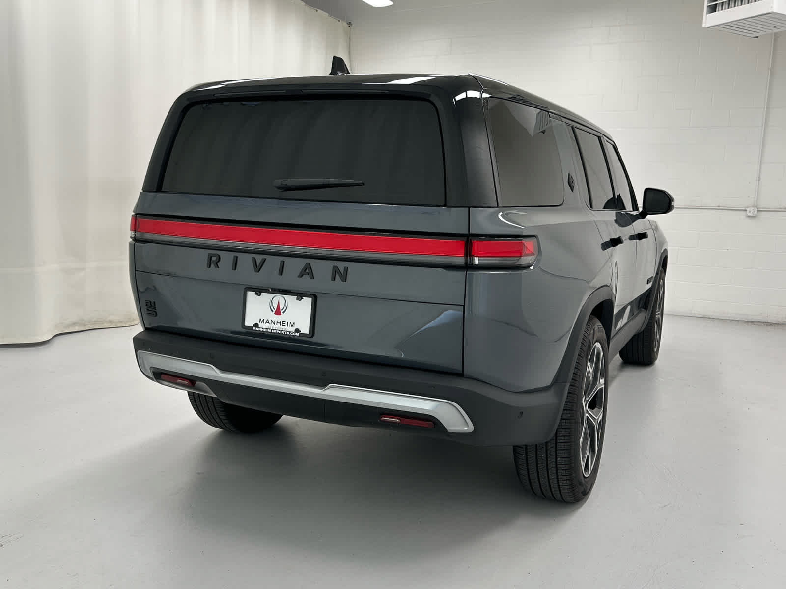 Used 2024 Rivian R1S Adventure Dual AWD/4WD image 6