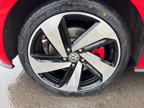 Used 2018 Volkswagen GTI SE image 10