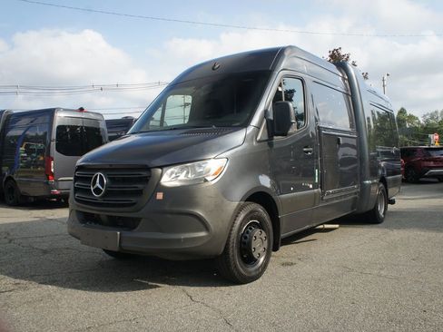 Used 2019 Mercedes-Benz Sprinter 4500 image 4