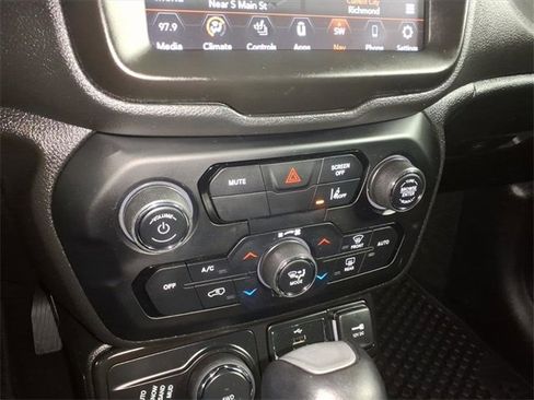 Certified 2022 Jeep Renegade Limited image 20