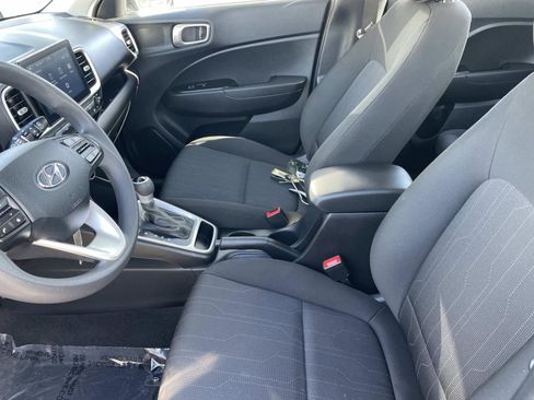Certified 2023 Hyundai Venue SE image 19