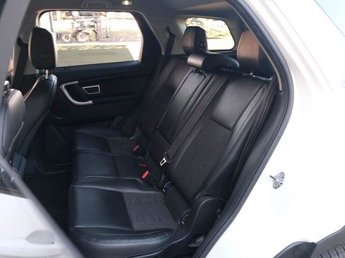 Used 2019 Land Rover Discovery Sport SE image 22