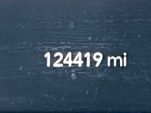 Used 2017 Chrysler Pacifica Limited FWD image 6