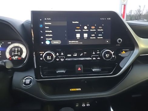 Used 2023 Toyota Highlander Platinum image 19