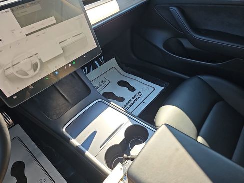 Used 2022 Tesla Model 3 image 29