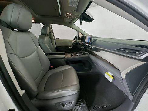 Used 2021 Toyota Sienna XLE w/ XLE Plus Package image 34