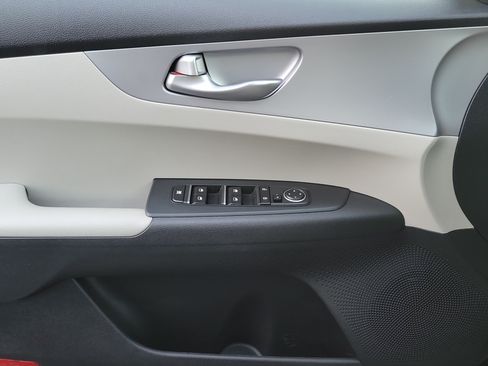 Used 2023 Kia Forte LXS w/ LXS Technology Package FWD image 12