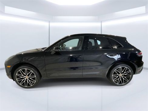 Used 2024 Porsche Macan image 2
