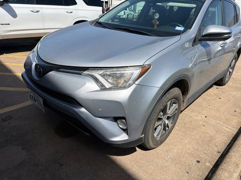 Used 2018 Toyota RAV4 XLE FWD image 5