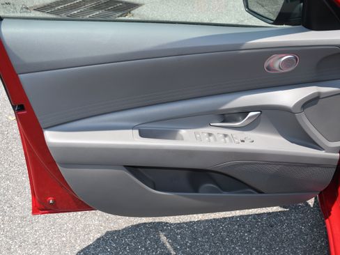 Used 2022 Hyundai Elantra SEL FWD image 9