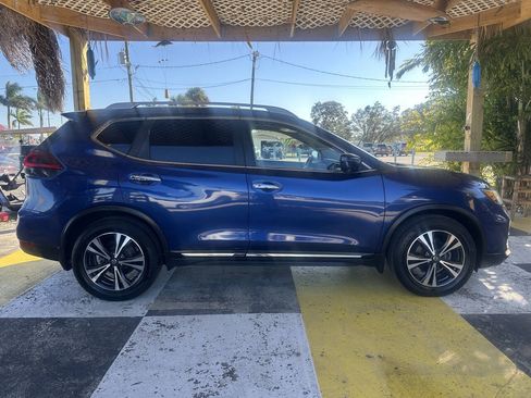 Used 2018 Nissan Rogue SL w/ Premium Package FWD image 4