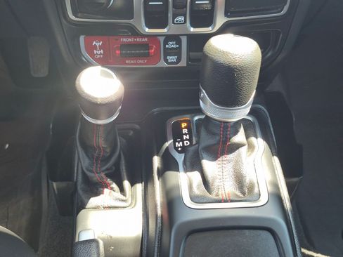 Used 2021 Jeep Gladiator Rubicon w/ Trailer Tow Package AWD/4WD image 24