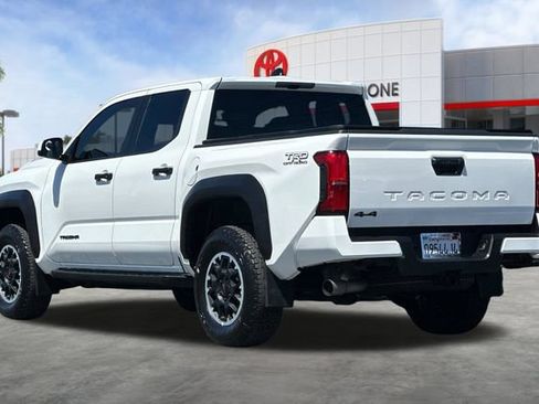 Certified 2025 Toyota Tacoma TRD Off-Road AWD/4WD image 7