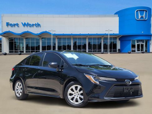 Used 2024 Toyota Corolla LE FWD image 1