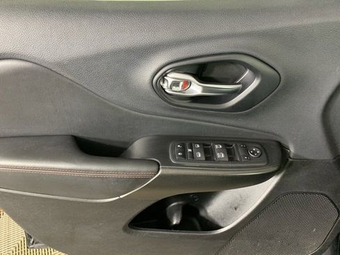 Used 2020 Jeep Cherokee Trailhawk w/ Cold Weather Group image 27