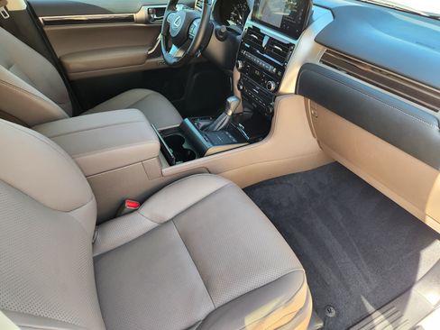 Used 2023 Lexus GX 460 Luxury w/ Accessory Package AWD/4WD image 30