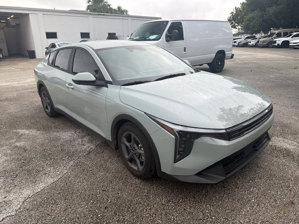 Certified 2025 Kia K4 FWD image 1
