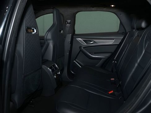 Used 2021 Jaguar F-PACE SVR image 12