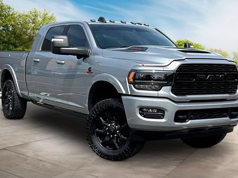 Used 2024 RAM 3500 Limited AWD/4WD image 11