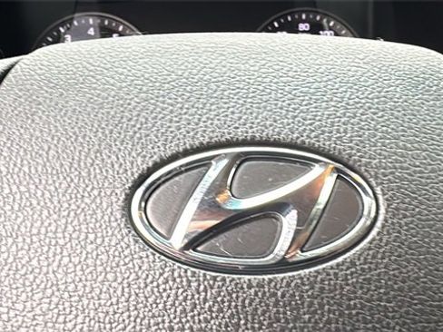 Used 2019 Hyundai Tucson Sport image 18