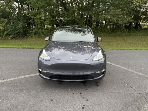 Used 2024 Tesla Model Y Long Range AWD/4WD image 2