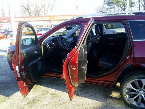 Used 2019 Jeep Cherokee Overland w/ Trailer Tow Group image 9