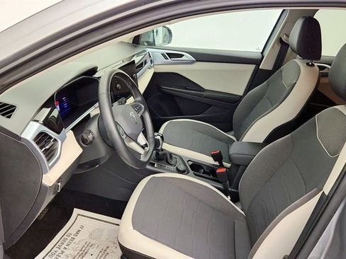 Used 2025 Volkswagen Taos SE AWD/4WD image 18