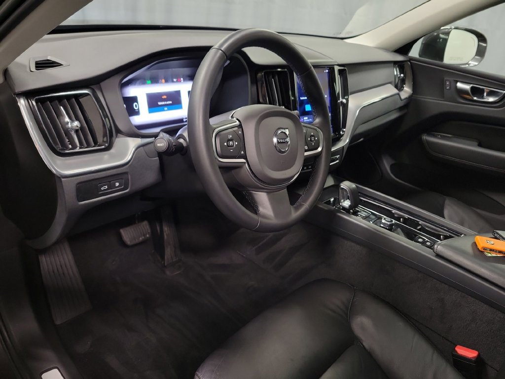 Used 2023 Volvo XC60 T8 Core AWD/4WD image 16
