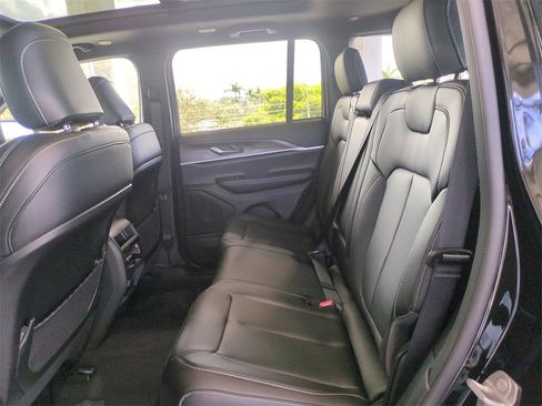 New 2025 Jeep Grand Cherokee Limited image 15