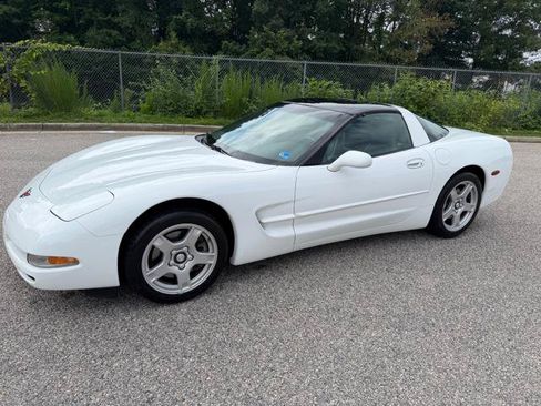Used 1998 Chevrolet Corvette Coupe RWD image 9